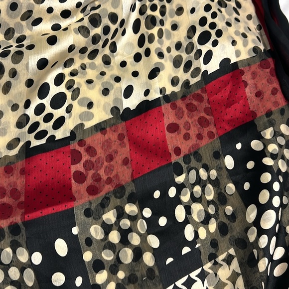 Saree red black cream polka dots, stripes. Unstitched. Georgette New - Picture 4 of 11